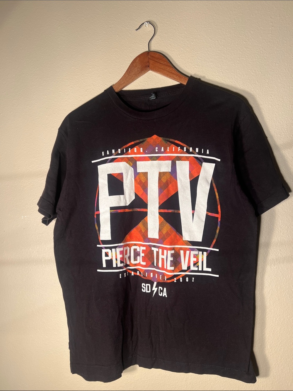 Pierce The Veil PTV Graphic Black Band Tee Size: L